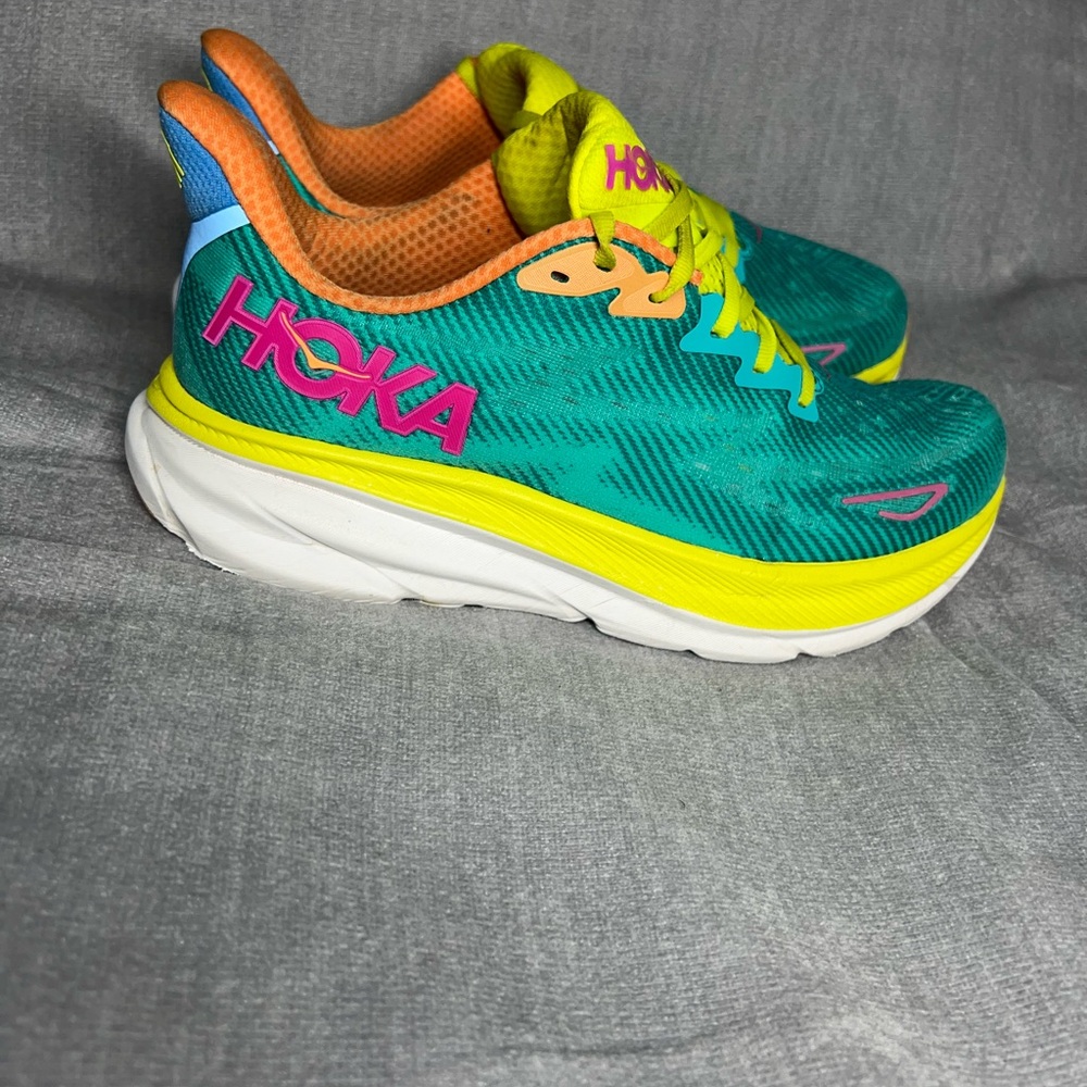 Womens size 9.5 B HOKA Clifton 9’s